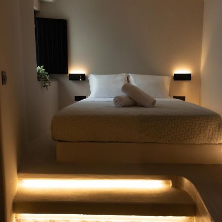 Noir Cave Villa With Private Jacuzzi And Sunset Terrace 피르고스 외부 사진