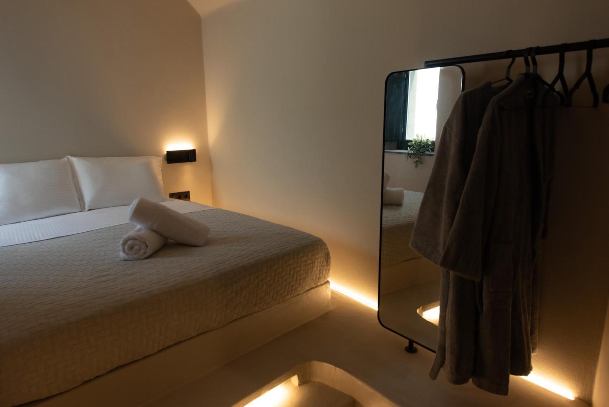 Noir Cave Villa With Private Jacuzzi And Sunset Terrace 피르고스 외부 사진