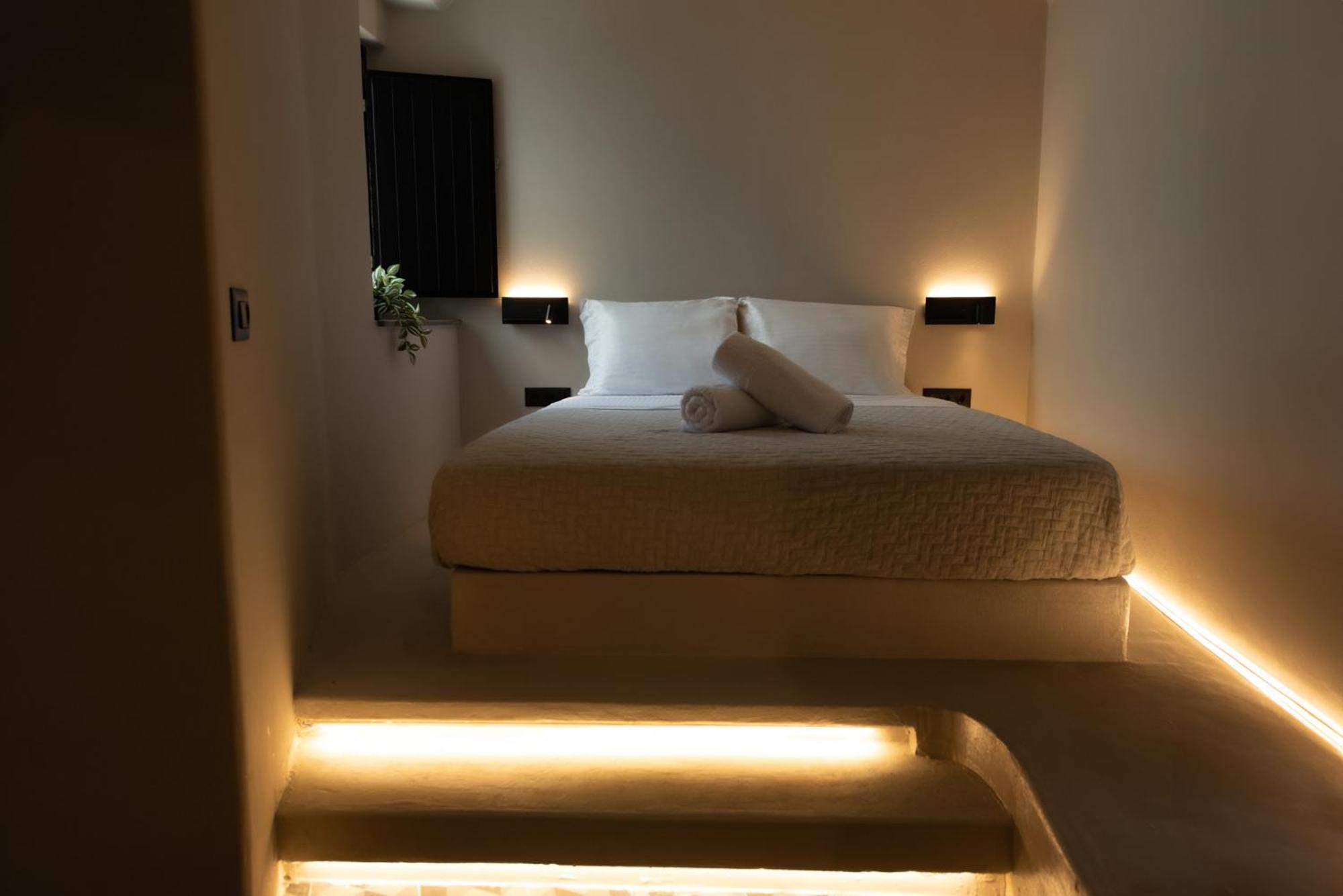 Noir Cave Villa With Private Jacuzzi And Sunset Terrace 피르고스 외부 사진