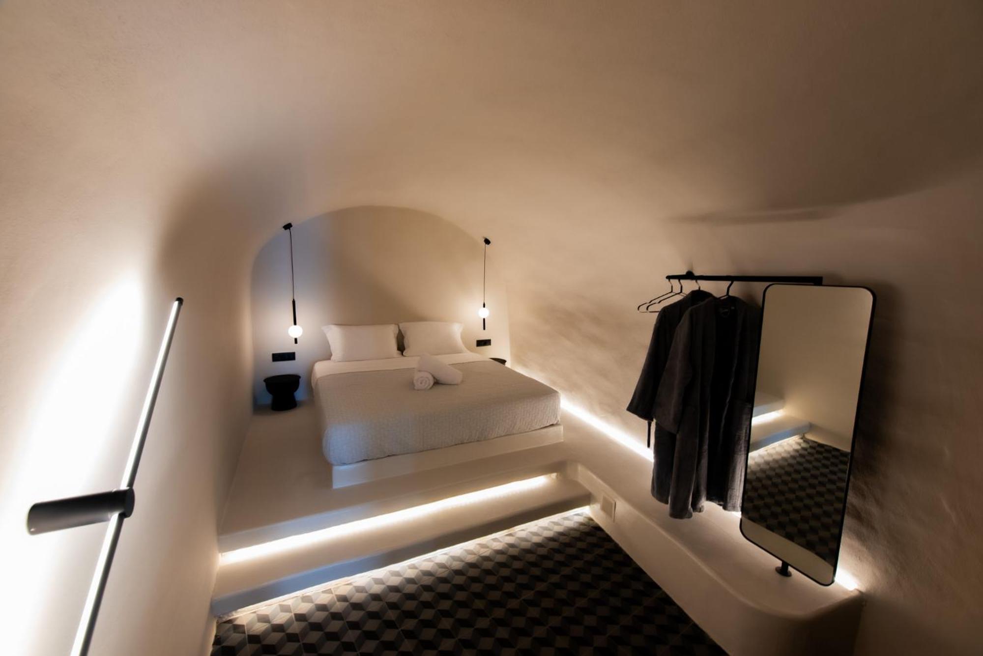 Noir Cave Villa With Private Jacuzzi And Sunset Terrace 피르고스 외부 사진