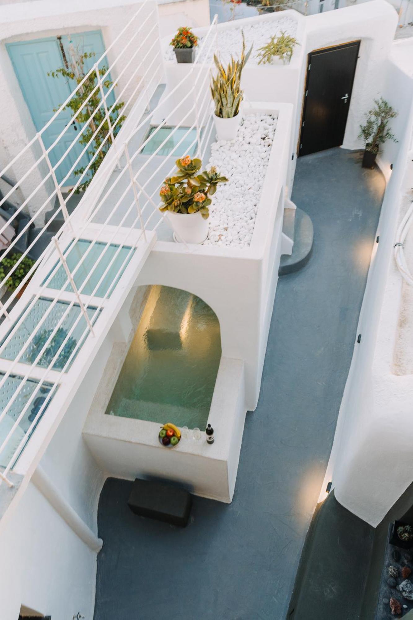 Noir Cave Villa With Private Jacuzzi And Sunset Terrace 피르고스 외부 사진