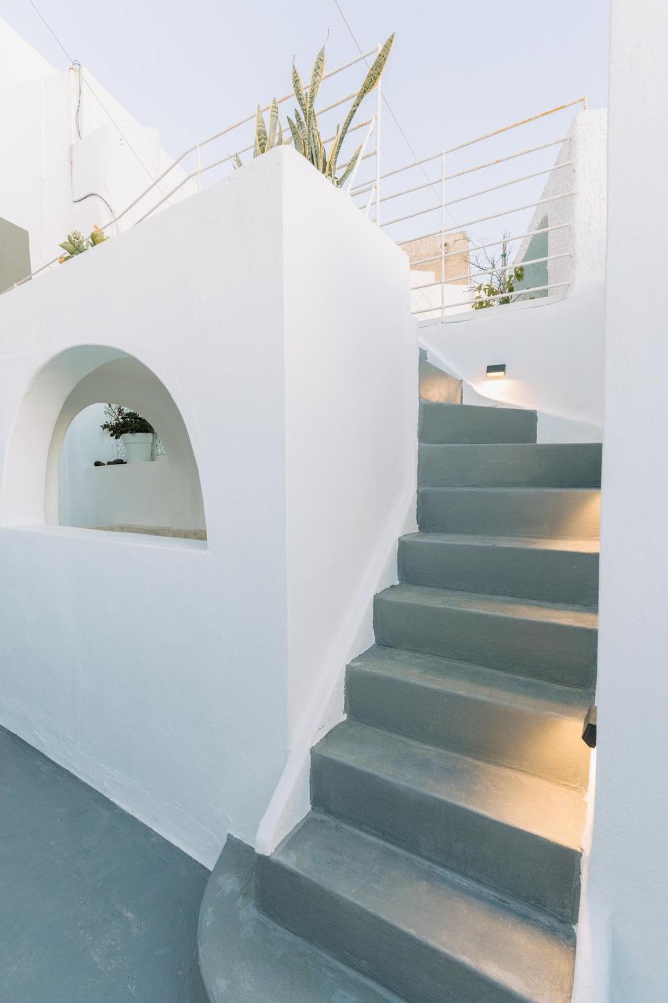 Noir Cave Villa With Private Jacuzzi And Sunset Terrace 피르고스 외부 사진