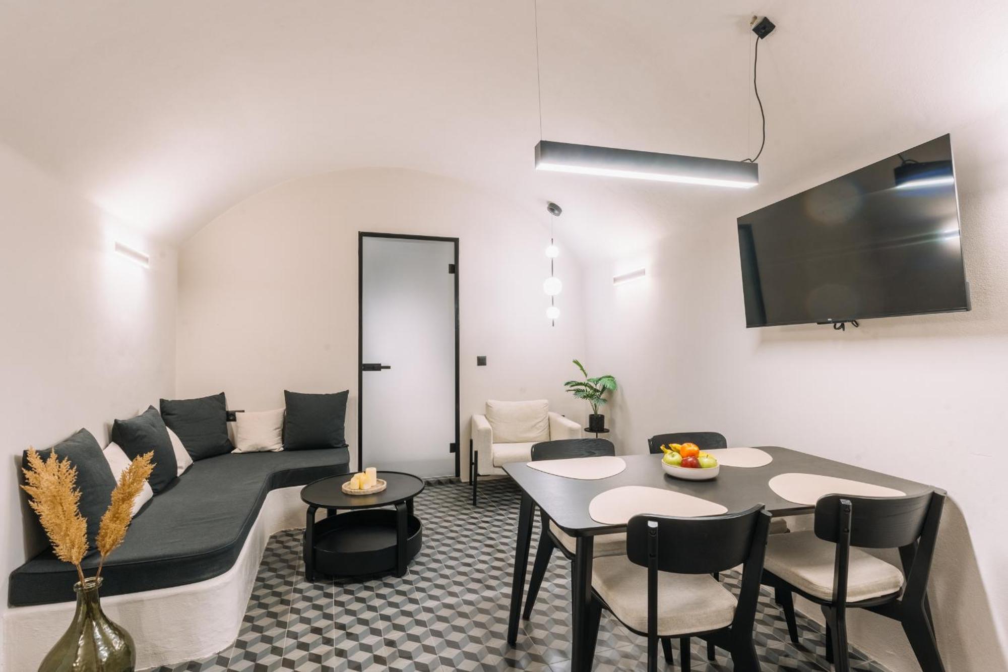 Noir Cave Villa With Private Jacuzzi And Sunset Terrace 피르고스 외부 사진