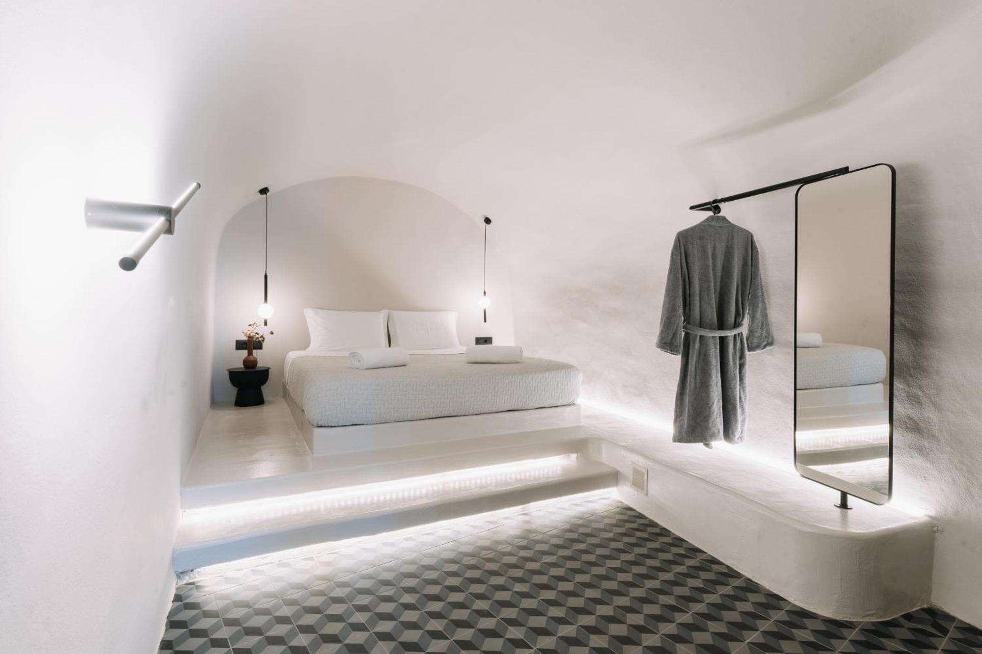 Noir Cave Villa With Private Jacuzzi And Sunset Terrace 피르고스 외부 사진