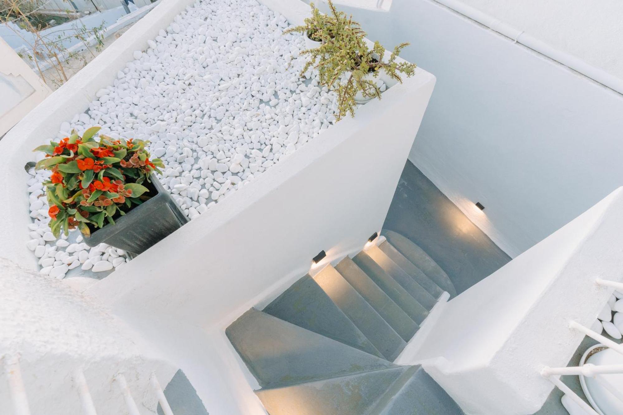 Noir Cave Villa With Private Jacuzzi And Sunset Terrace 피르고스 외부 사진